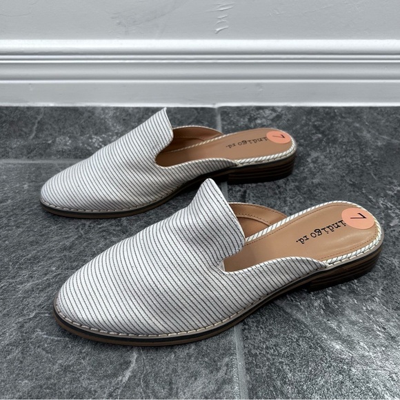 NWOB Indigo Rd Cream and Grey Stripe Mule Flats Size 7 Fall Neutral Almond Toe - Picture 5 of 12